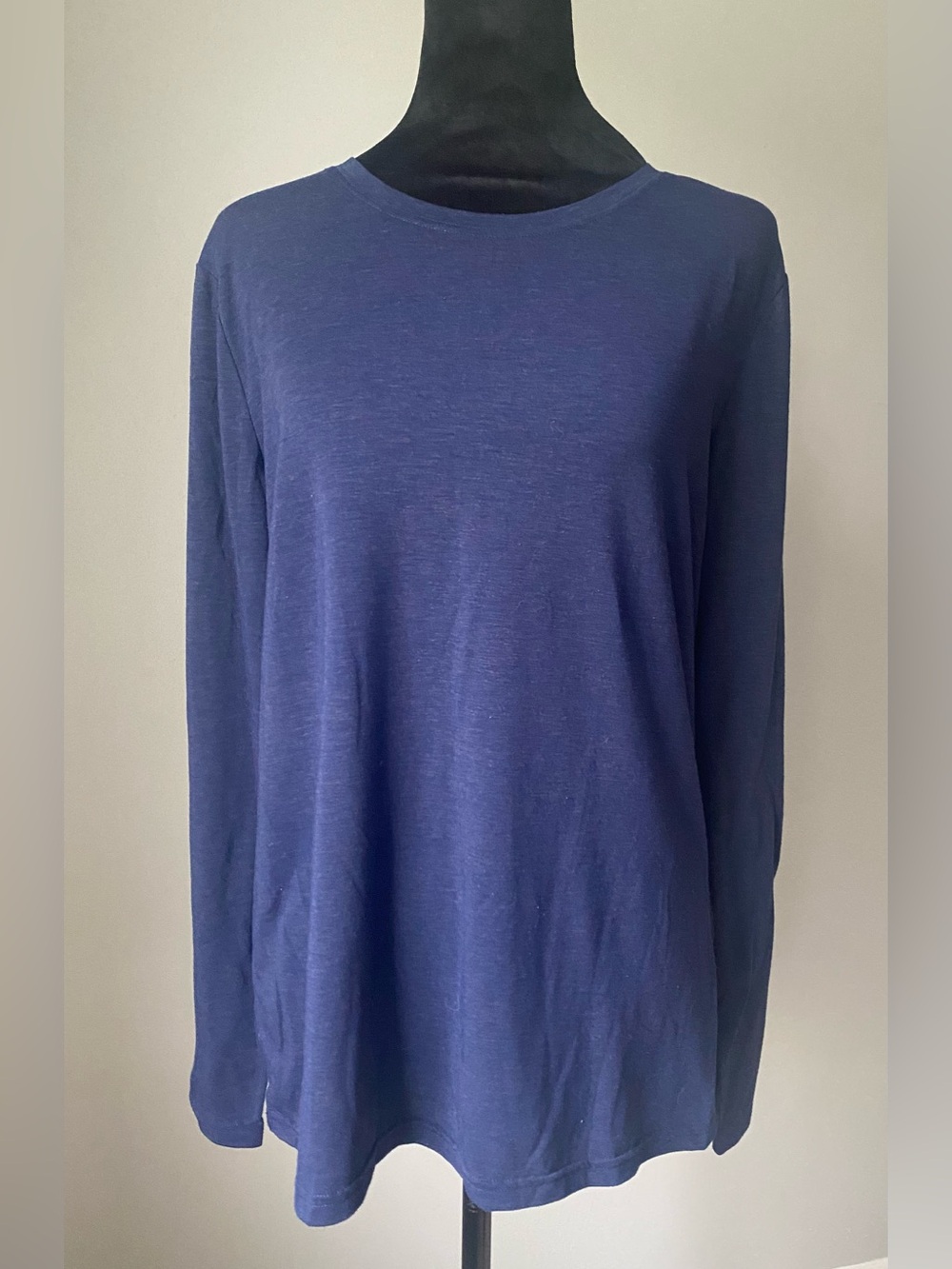 Women’s Duluth Trading Navy Long Tail Long Sleeve T Shirt